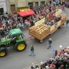 Der Sport-und Feuerwehrverein Crimla "Ziegen-Crimeln" präsentierte sich zum Umzug mit einem Festwagen - "Ziegen-Crimeln" präsentierte sich zum Umzug mit einem Festwagen.